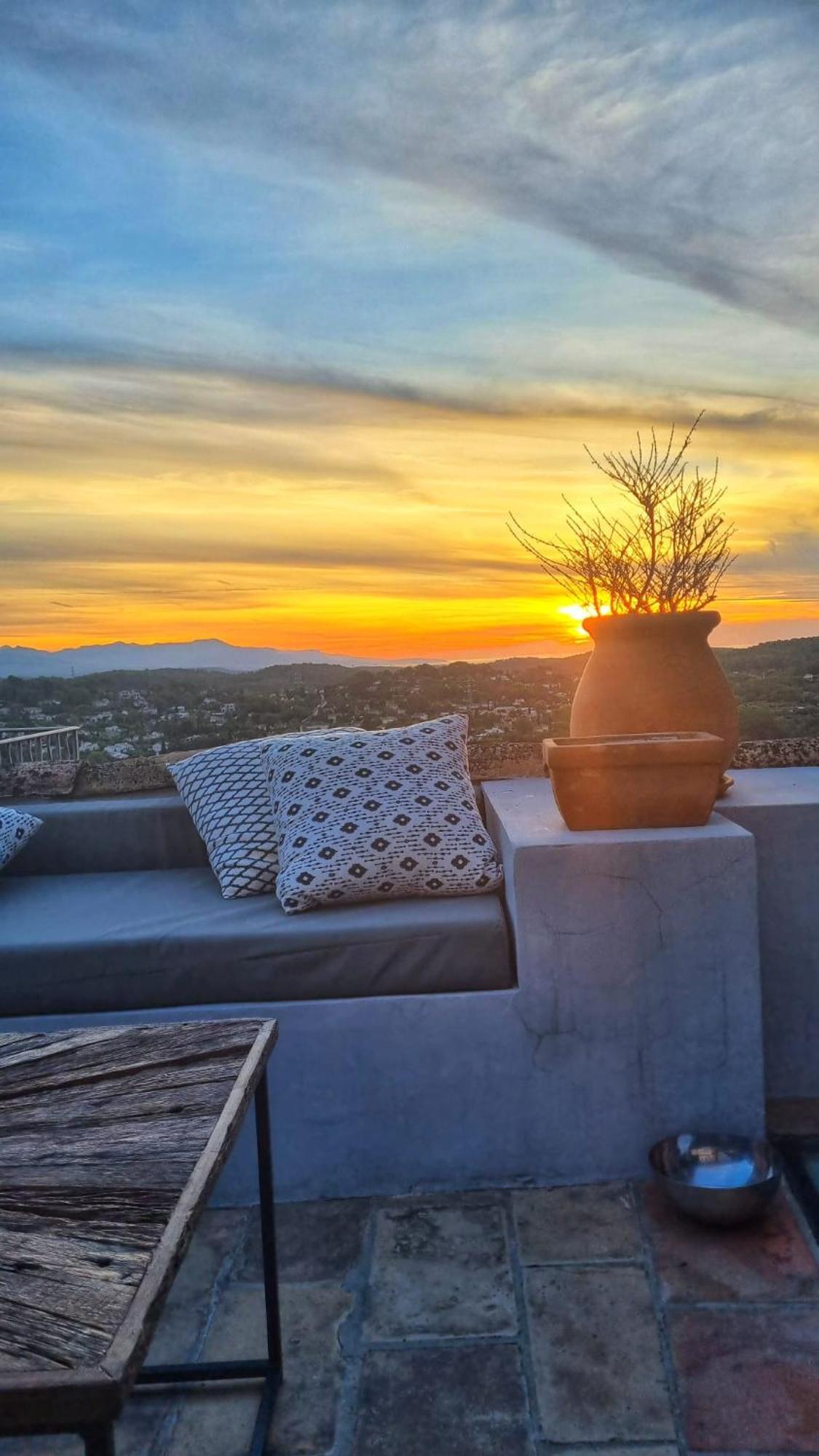 Townhouse Mougins In The Old Village, Fantastic View, Sea And Mountains Exterior photo
